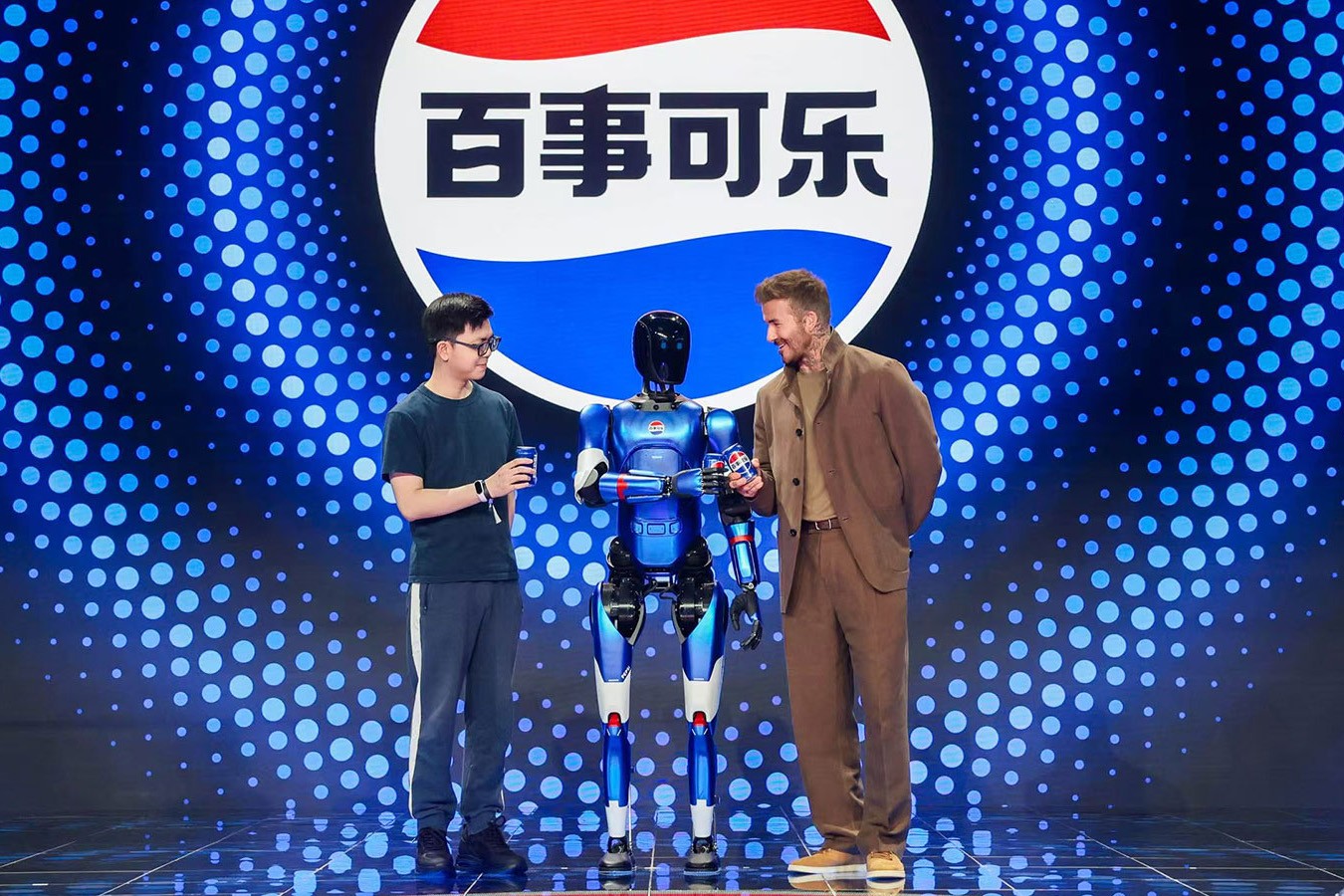 米兰网站机器人携手百事中国共创“百事蓝宝” 共燃渴望新章